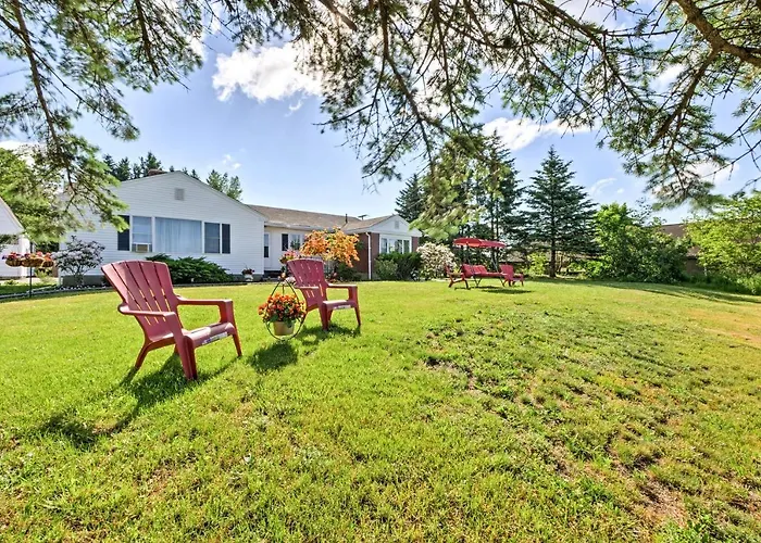 Cozy Ellsworth Home W/ Yard, 15 Mi To Acadia!