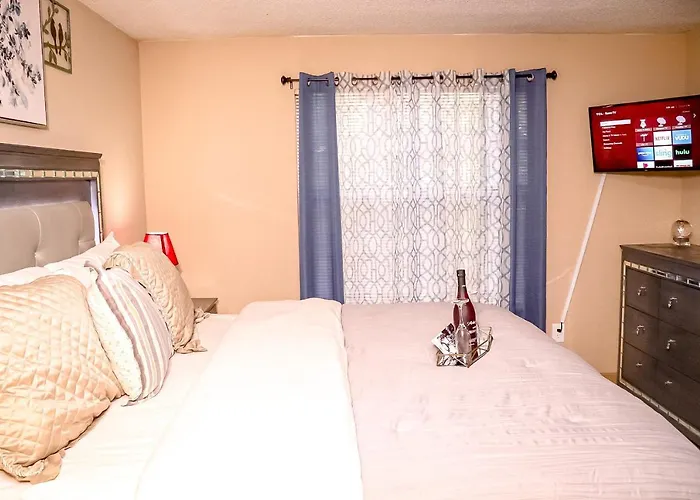 Easy Access 2Beds,1Bt Luxury Kingbed With Pool Sleeps 4