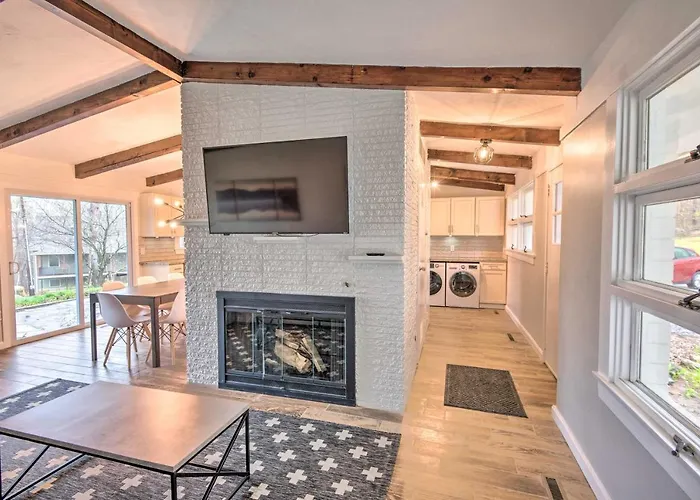 2 Mi To Lake Winnipesaukee! Group Hideaway