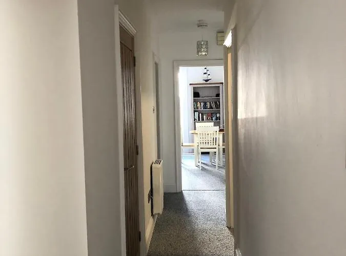 Central Falmouth With Parking & Courtyard