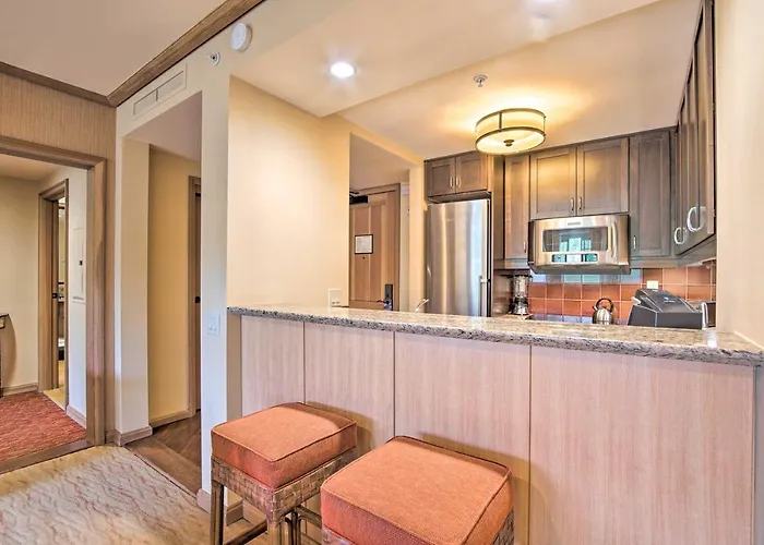 Condo W/ Outdoor Heated Pool + Hot Tub Access!