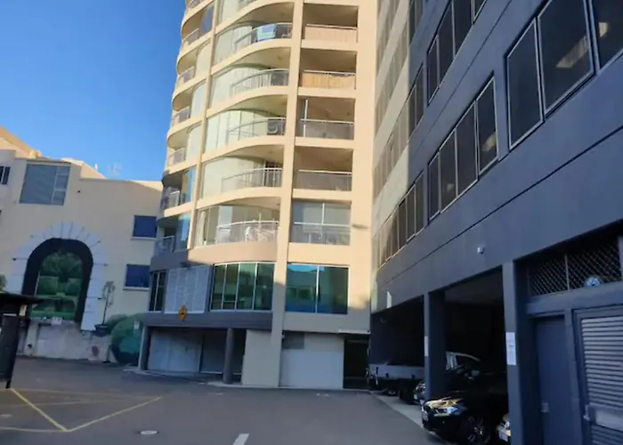 Dana-Spacious Private Room In Shared 2-Bedroom Apartment-2