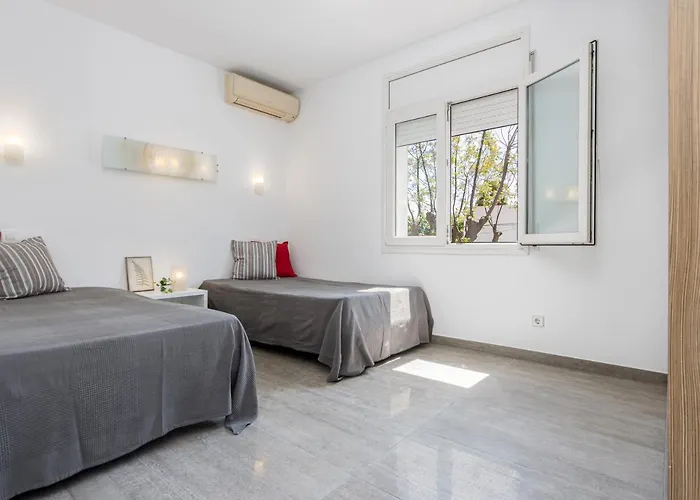 Goldhome - New House With Private Heated Pool, Parking, Wifi, Games Room