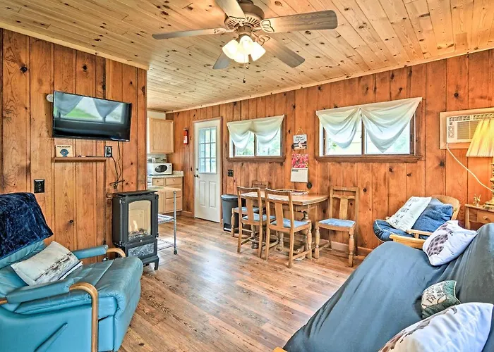 Gateway To Boyne Mtn! 'Nestle By Lake' Cottage