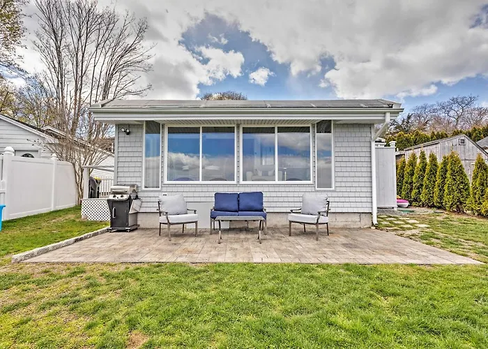 Waterfront Portsmouth Cottage: 8 Mi. From Newport!