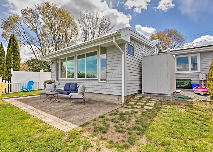 Waterfront Portsmouth Cottage: 8 Mi. From Newport!