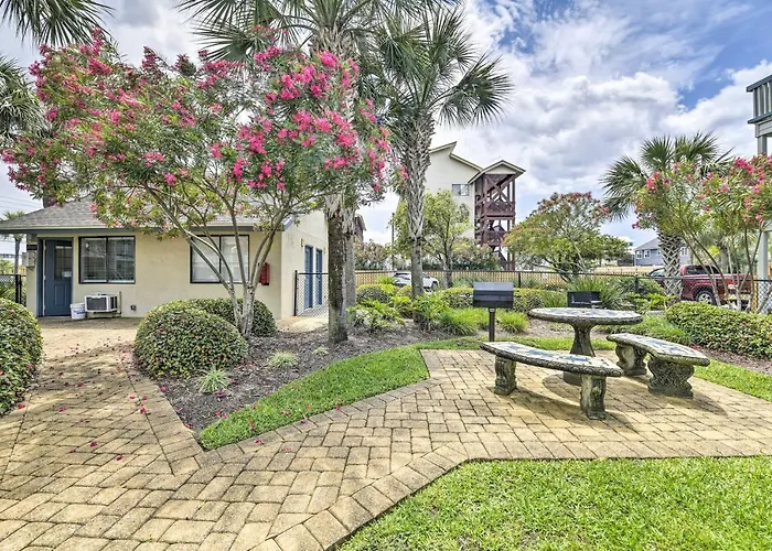 Panama City Condo W/ Balcony & Pool, Walk To Beach