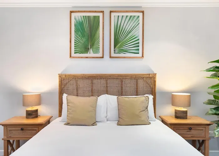 Hamptons Meets Hervey Bay In Upmarket Resort - Ocean Views