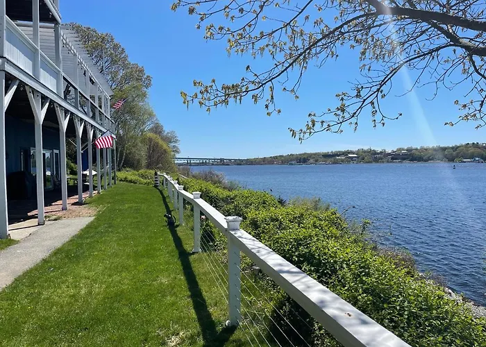 Waterfront Walk Out With Private Terrace