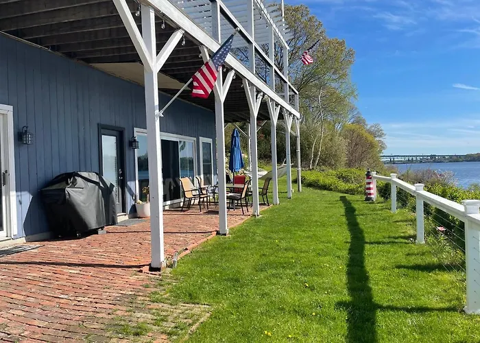 Waterfront Walk Out With Private Terrace
