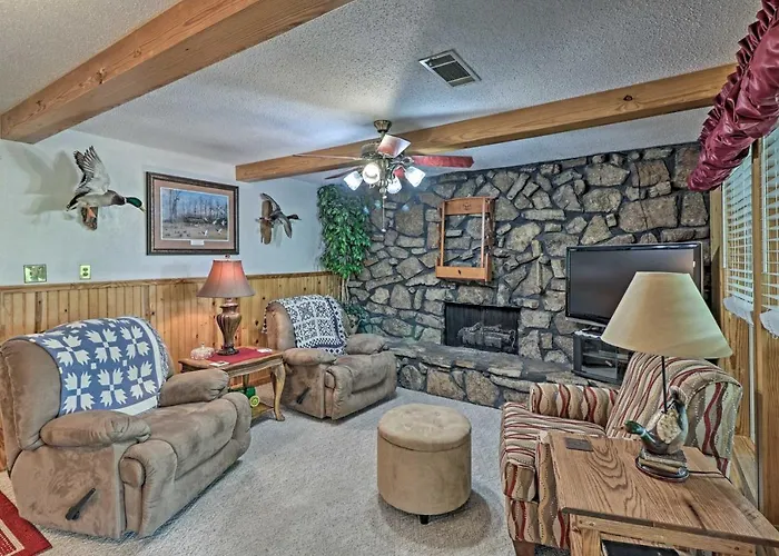 Secluded Edgemont Getaway W/ Huge Outdoor Deck!