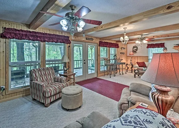 Secluded Edgemont Getaway W/ Huge Outdoor Deck!