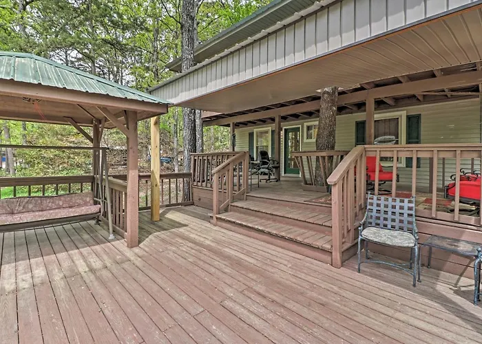 Secluded Edgemont Getaway W/ Huge Outdoor Deck!