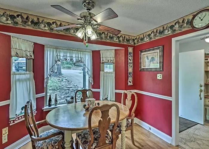 Secluded Edgemont Getaway W/ Huge Outdoor Deck!