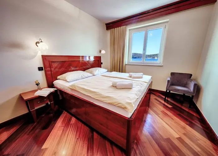 Seafront Apartment For4