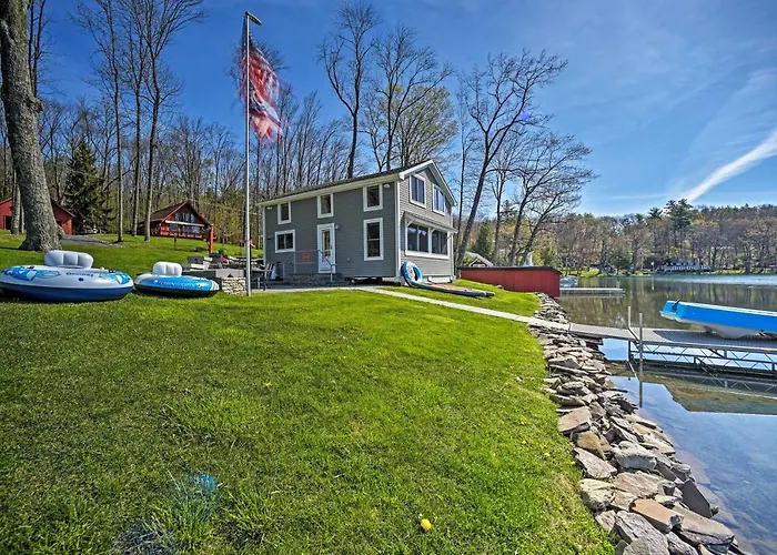 Bbq Ready: Lakeside Milford Home W/ Paddleboat