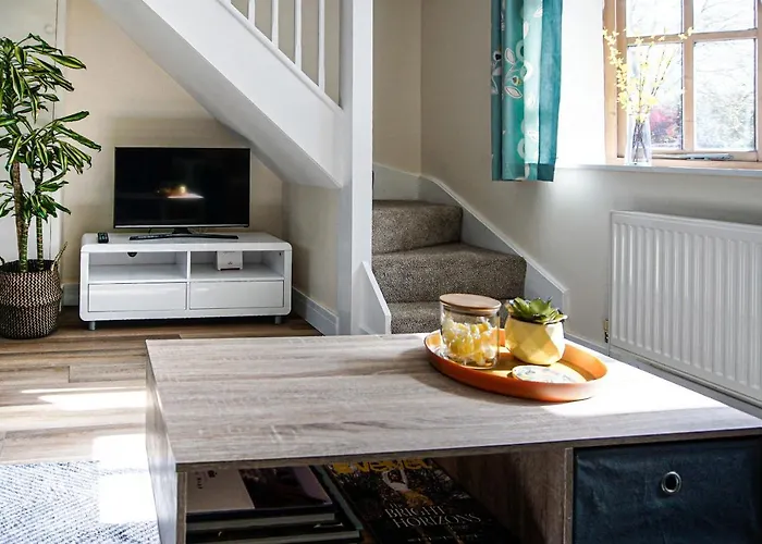 Walking Distance To Hospital And Town With Free Off-Road Parking
