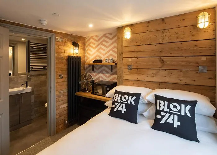 Blok-74 Hotel Brighton