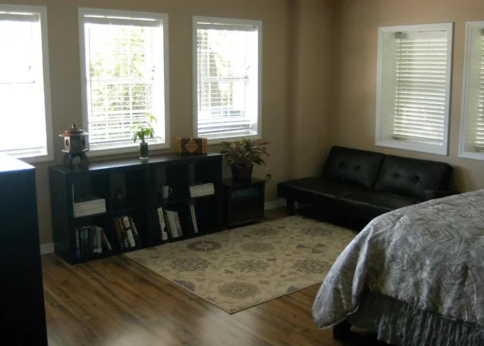 Lakehouse Has Spectacular View Plus Easy Access!
