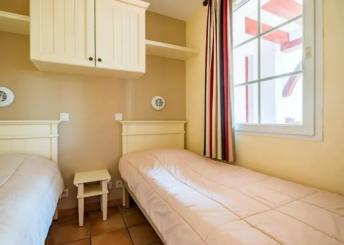 Appartement Coquet Avec Piscine Et Balcon A Ciboure, Proche Golf De La Nivelle