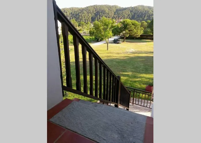 Bright, Beachfront Apartment With Free Parking And Garden