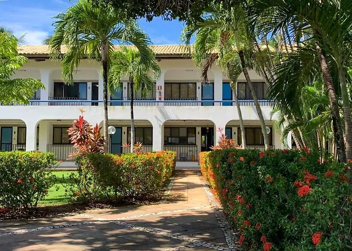Guarajuba Summer Flat: Beachfront Convenience in Prime Location