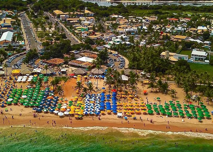 Guarajuba Summer Flat Melhor localização de Guarajuba e melhores Flats Beira Mar de Guarajuba Dispomos de 4 flats decorados no mesmo condomínio Aqui você não precisa de carro para nada Faça tudo à pé