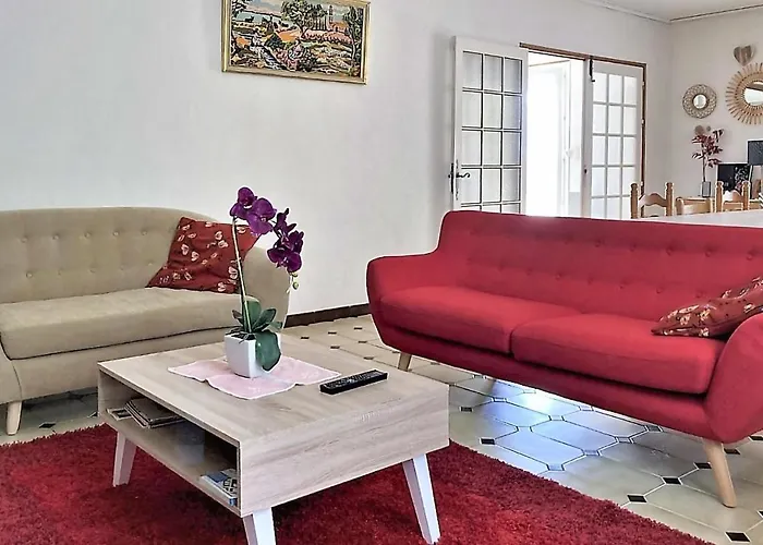 2 Bedroom Cozy Home In Saint Trinit