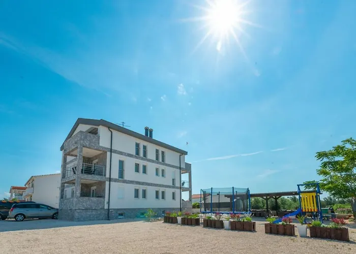 Crowonder Luxury Vir- 6 New Apartments For Families With Playground For Kids
