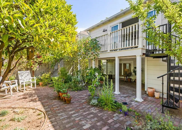 Garden Level Flat In 1885 Queen Anne Victorian Cottage In Alameda