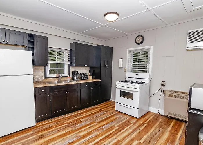 Camelback Cottage - On One Acre & Near Local Attractions