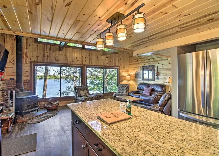 Dock, Sauna & Hot Tub! 'Loon Lake Lodge'