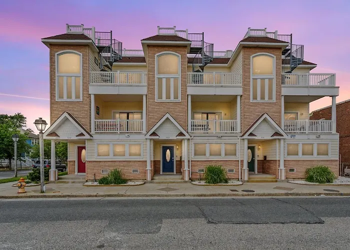 ❤️ The Top End Townhomes With Stunning Views On One-Of-A-Kind Rooftop Deck! Wow!