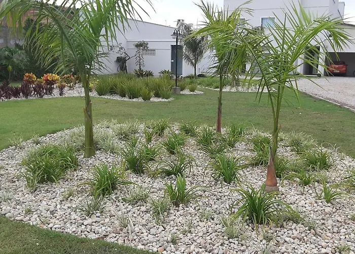 Excelente Sobrado Confortável no Centro de Tijucas Próximo as Praias