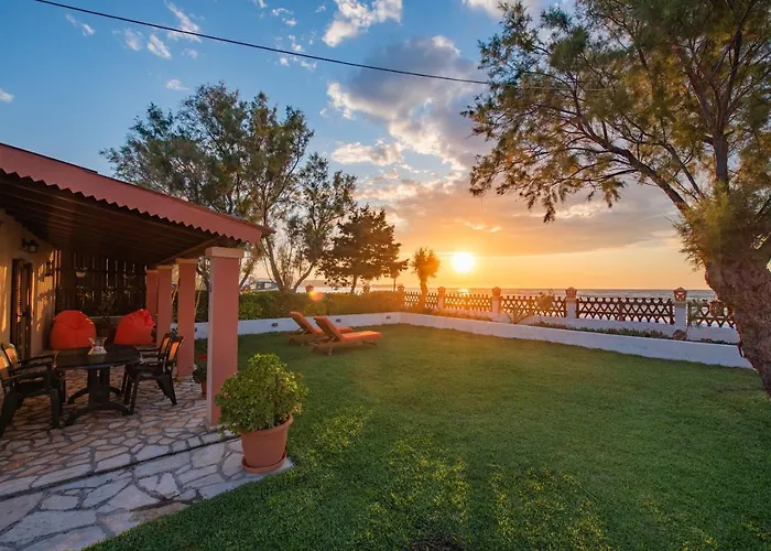 Villa Yiannitsis - Sunset By The Sea, Acharavi Beach