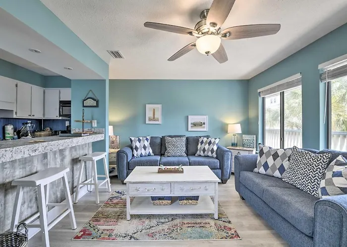 Panama City Condo W/ Balcony & Pool, Walk To Beach