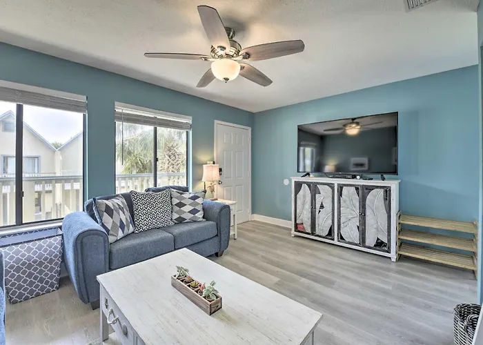 Panama City Condo W/ Balcony & Pool, Walk To Beach