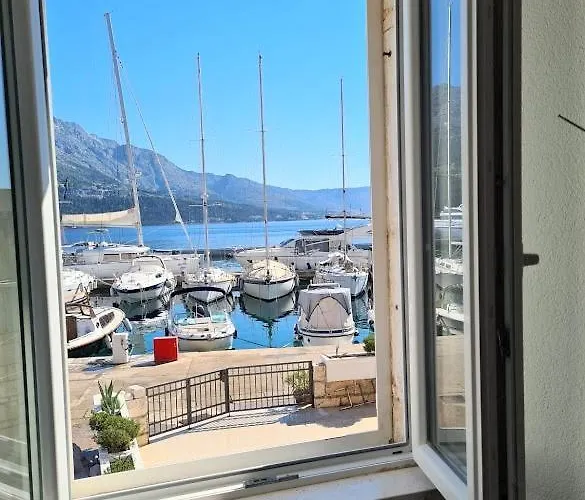 Waterfront Studio Overlooking The Old City