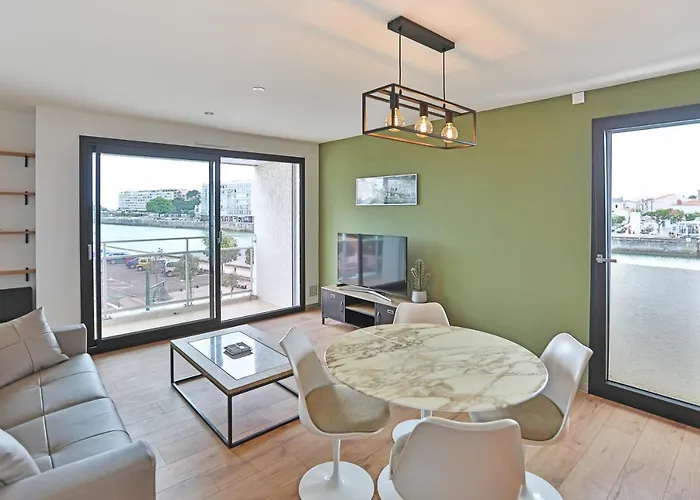 Vue Panoramique: Seaside Retreat with Panoramic Views