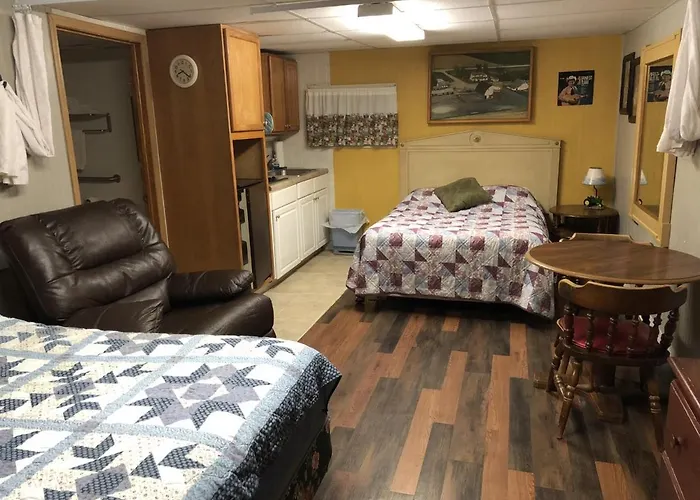 Town N' Country Motel & Shuttle