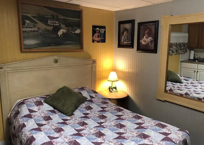 Town N' Country Motel & Shuttle