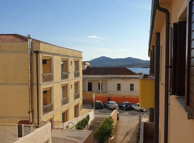 Capo Figari 9, Appartamento Spazioso Nel Centro Di Golfo Aranci Con Terrazza, Wi-Fi, Parcheggio Gratuito