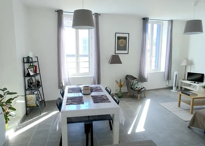 Maison Carree/Coeur Historique De Nimes - Superbe Appt 55M²