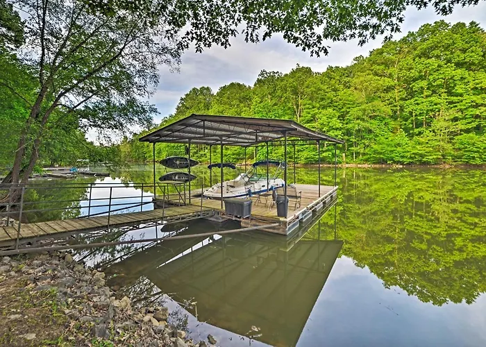 Lake Barkley Home: Private Dock, Kayaks, Fire Pit!