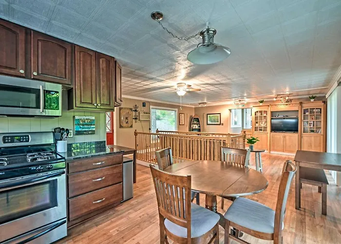 Lake Barkley Home: Private Dock, Kayaks, Fire Pit!