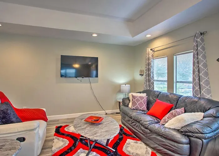 5 Mi To Dtwn: Family-Friendly Fort Worth Home