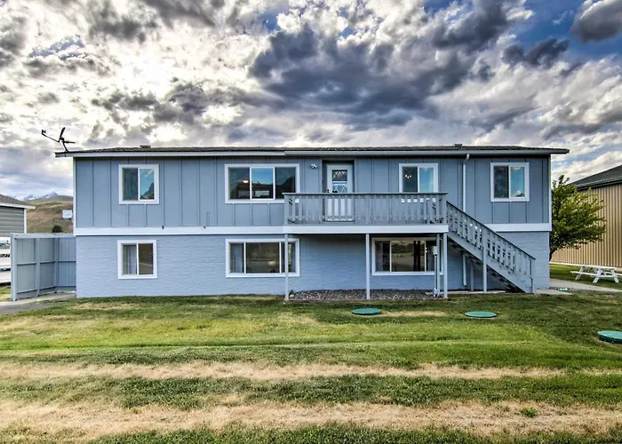 Montana'S Emigrant Peaks Getaway: Apt W/ Mtn Views