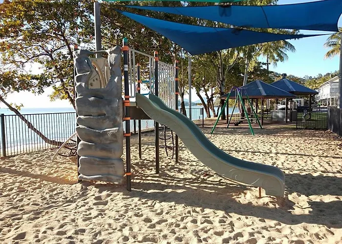 Beach Bliss, Private Bedroom, Private Lounge & Bathroom, Plus Netflix, Wifi