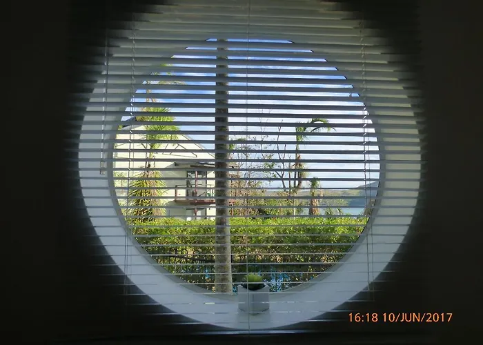 Compass Point 8