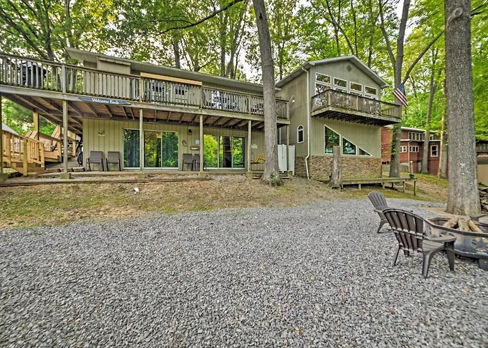 Lake Barkley Home: Private Dock, Kayaks, Fire Pit!